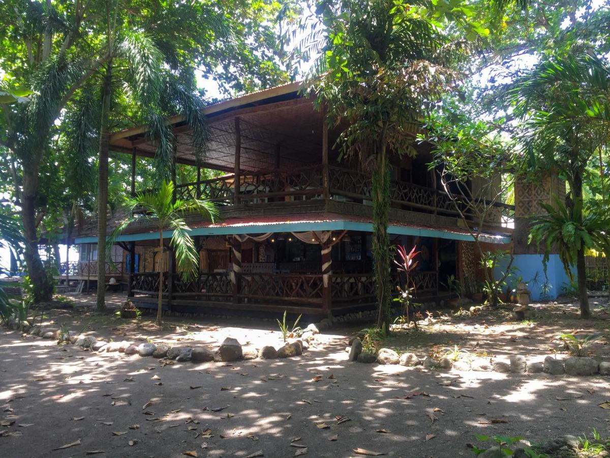 Beach House Resort And Dive Center Мамбаджао Екстериор снимка