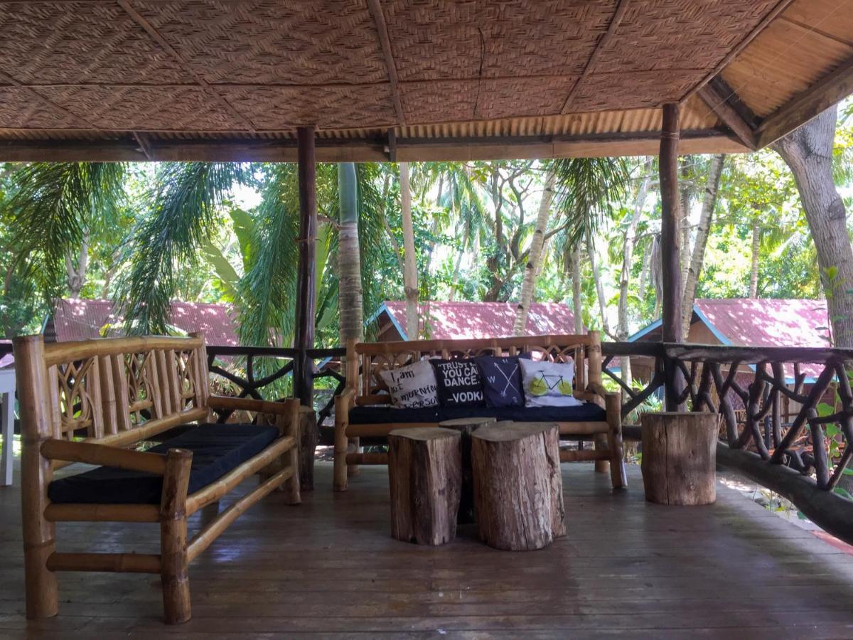 Beach House Resort And Dive Center Мамбаджао Екстериор снимка
