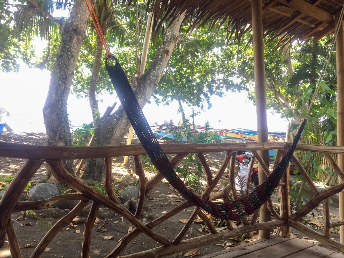 Beach House Resort And Dive Center Мамбаджао Екстериор снимка