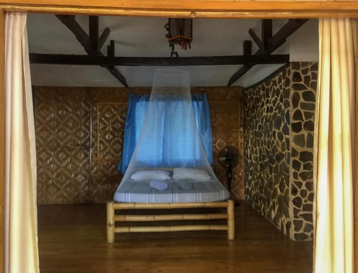 Beach House Resort And Dive Center Мамбаджао Екстериор снимка
